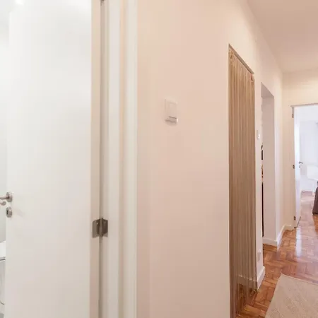 Flh Campo Ourique Cosy Chic Flat דירה