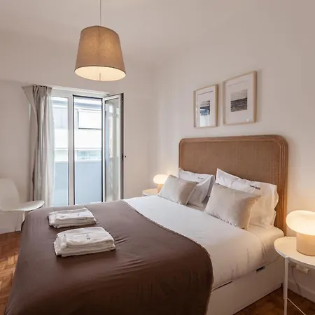 Flh Campo Ourique Cosy Chic Flat דירה